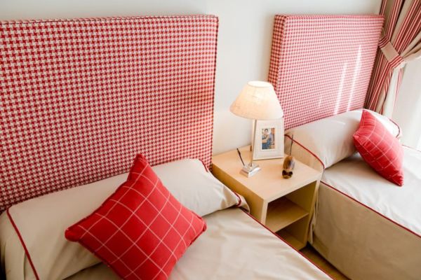 Solicita precio para tapizar cabeceros en Pamplona · galería con cabeceros tapizados