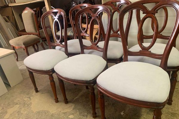 Tapizado de sillas en Pamplona · Sillas de comedor tapizadas en nuestro taller