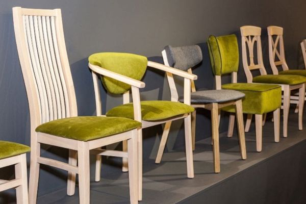 Tapizar sillas en Pamplona · Inspírate en las sillas de comedor tapizadas en nuestro taller